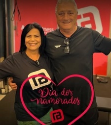 ✨ VOCÊ E SEU AMOR EM LAVRAS NOVAS! ❤🏋‍♂  Treinar juntos fortalece não só o corpo 💪, mas também o amor!   E nada melhor do que celebrar essa conexão com um final de semana especial.  💞 Para incentivar vocês, a Arnoni Fitness vai sortear uma experiência incrível 🌄✨ em Lavras Novas, na maravilhosa @pousadadoreiarthur.  📍 O sorteio será válido para todas as unidades, exceto Santa Matilde!  🔥 E claro, queremos reconhecer o esforço do casal! Quanto mais treinos vocês fizerem em junho 📆, mais cupons 🎟 ganharão para concorrer a essa experiência única.  🛏 A estadia será em uma suíte totalmente nova e especial que a pousada está preparando exclusivamente para essa ocasião, garantindo conforto e momentos inesquecíveis.  📆 Aproveitem para treinar juntos e aumentar suas chances! O sorteio acontecerá em julho, e os vencedores poderão agendar a estadia diretamente com a pousada, com datas disponíveis a partir de setembro.  ✍ Regras na recepção. O presente é intransferível. Vamos juntos unir saúde e amor nessa jornada? 🏃‍♀💖🏃‍♂  #ArnoniFitness #PousadaDoReiArthur